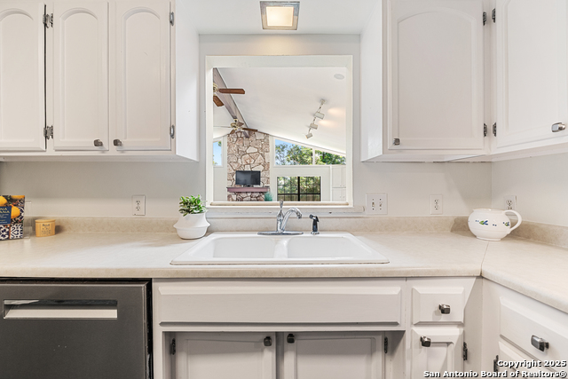 Image 19 of 35 For 419 Woodcrest Dr