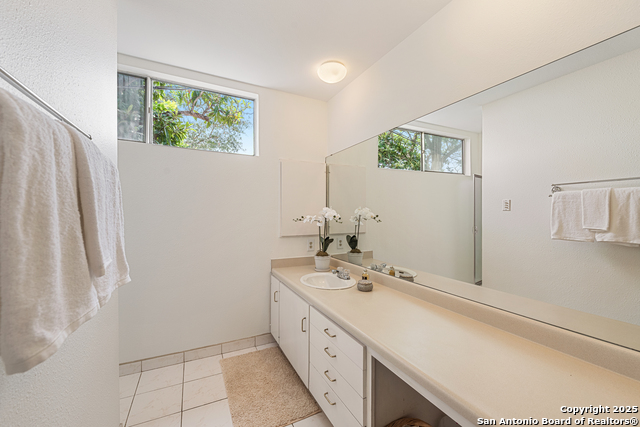 Image 23 of 35 For 419 Woodcrest Dr