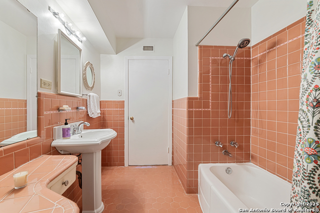 Image 29 of 35 For 419 Woodcrest Dr