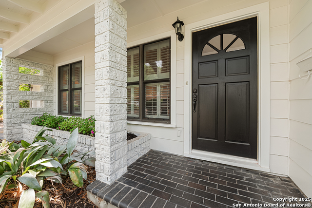 Image 3 of 35 For 419 Woodcrest Dr