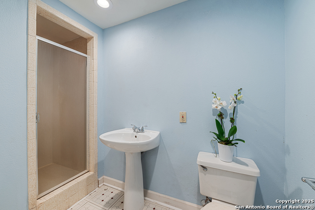 Image 30 of 35 For 419 Woodcrest Dr