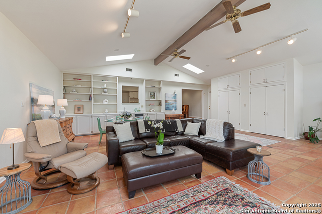Image 9 of 35 For 419 Woodcrest Dr