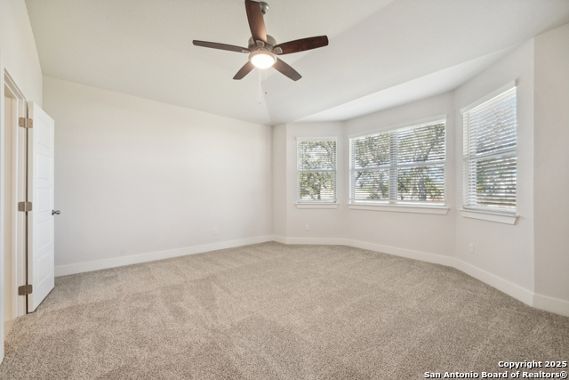 Listing photo id 11 for 29527 Clanton Pass