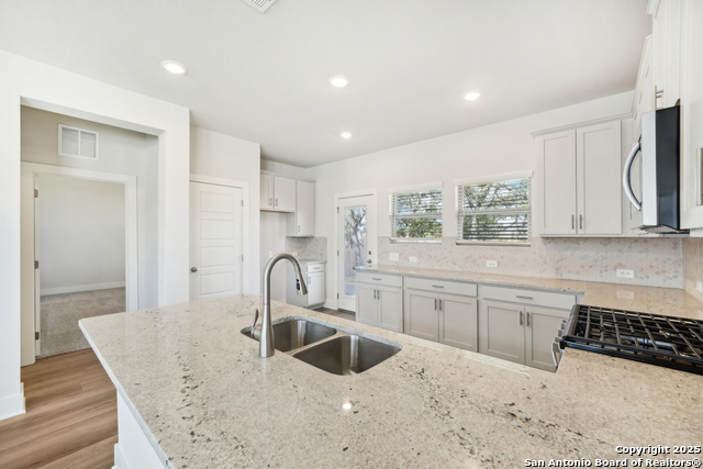 Listing photo id 1 for 29527 Clanton Pass