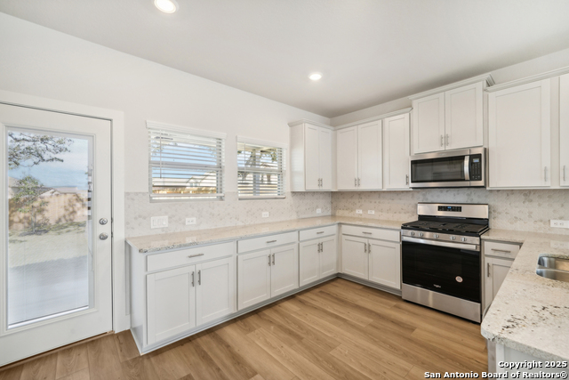 Listing photo id 6 for 29527 Clanton Pass