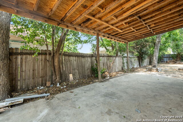 Listing photo id 20 for 101 New York