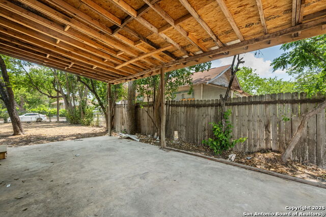 Listing photo id 21 for 101 New York