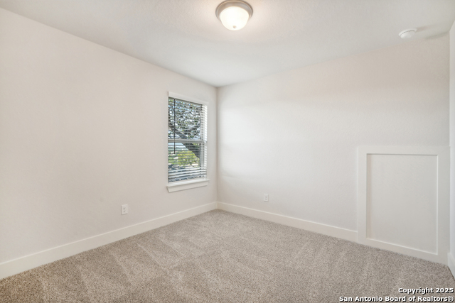 Listing photo id 19 for 29508 Ringo Way