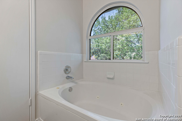 Listing photo id 16 for 1011 Cat Mesa