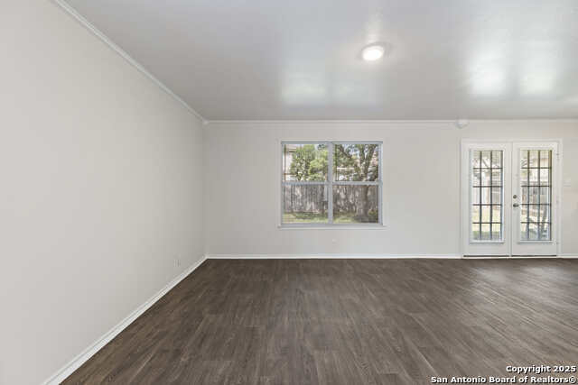 Listing photo id 3 for 1011 Cat Mesa