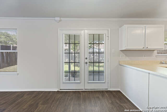 Listing photo id 7 for 1011 Cat Mesa