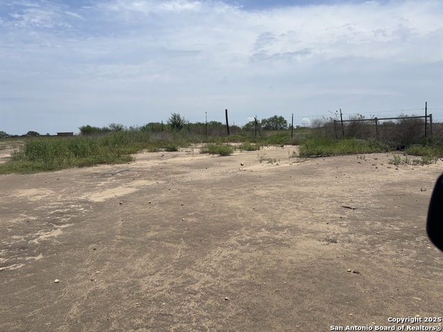 Listing photo id 1 for 5353 Labus  