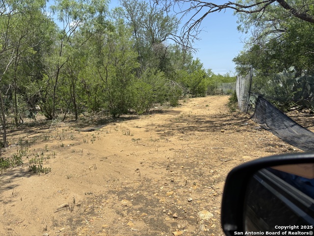 Listing photo id 2 for 5353 Labus  