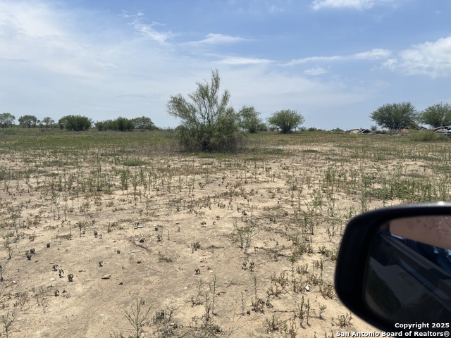 Listing photo id 3 for 5353 Labus  