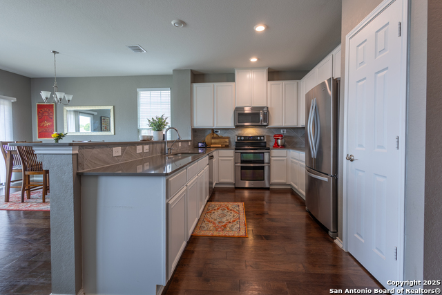 Listing photo id 1 for 7566 Copper Kettle