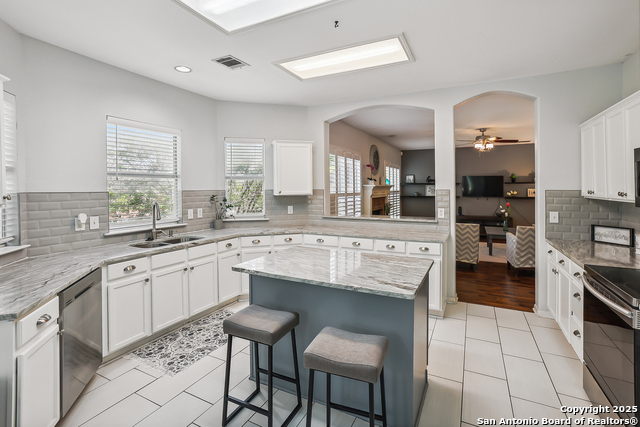 Image 18 of 38 For 1502 Crescent Pt