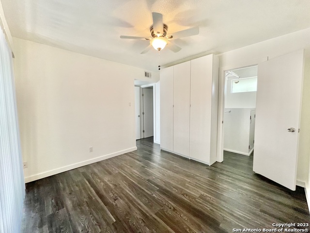 Image 13 of 16 For 3843 Barrington St  R266