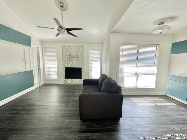 Image 4 of 16 For 3843 Barrington St  R266
