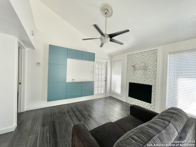 Image 5 of 16 For 3843 Barrington St  R266