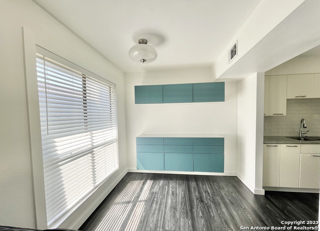 Image 6 of 16 For 3843 Barrington St  R266