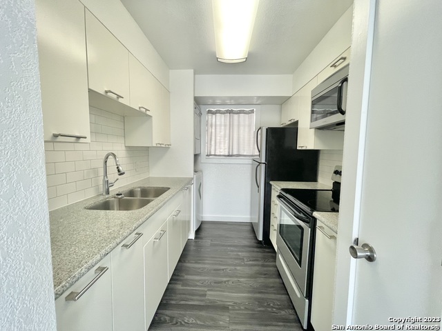 Image 7 of 16 For 3843 Barrington St  R266