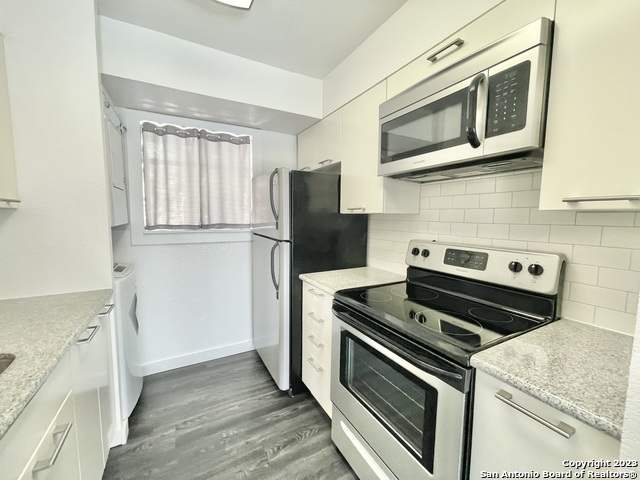 Image 8 of 16 For 3843 Barrington St  R266