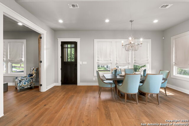 Listing photo id 9 for 228 Cloverleaf