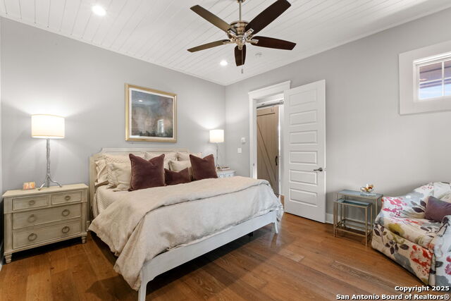 Listing photo id 12 for 228 Cloverleaf