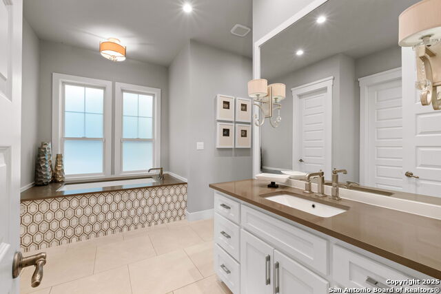 Listing photo id 13 for 228 Cloverleaf
