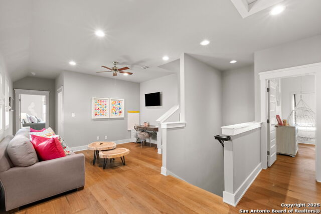 Listing photo id 19 for 228 Cloverleaf