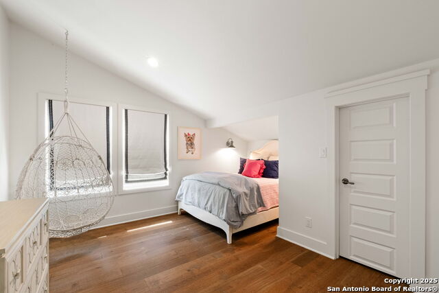 Listing photo id 23 for 228 Cloverleaf