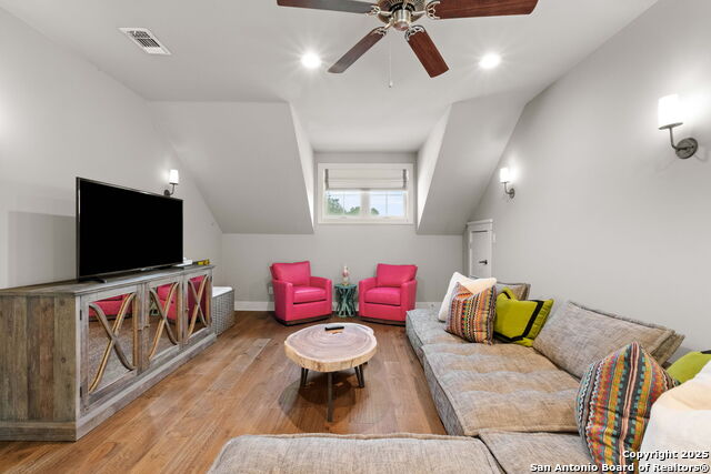 Listing photo id 25 for 228 Cloverleaf