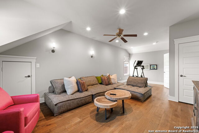 Listing photo id 26 for 228 Cloverleaf
