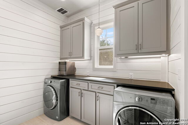 Listing photo id 27 for 228 Cloverleaf