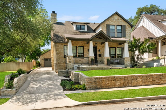 Listing photo id 1 for 228 Cloverleaf