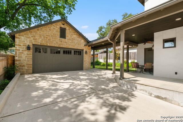 Listing photo id 28 for 228 Cloverleaf