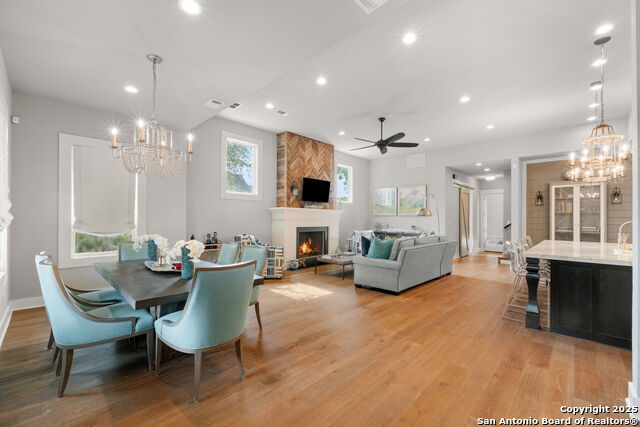 Listing photo id 2 for 228 Cloverleaf