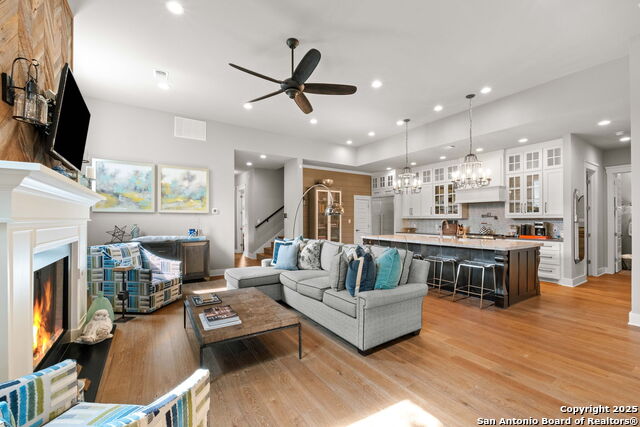 Listing photo id 4 for 228 Cloverleaf