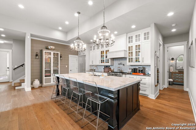 Listing photo id 5 for 228 Cloverleaf
