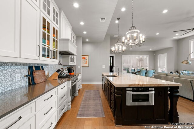 Listing photo id 7 for 228 Cloverleaf
