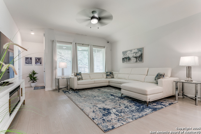 Listing photo id 9 for 3206 Nancy Fall