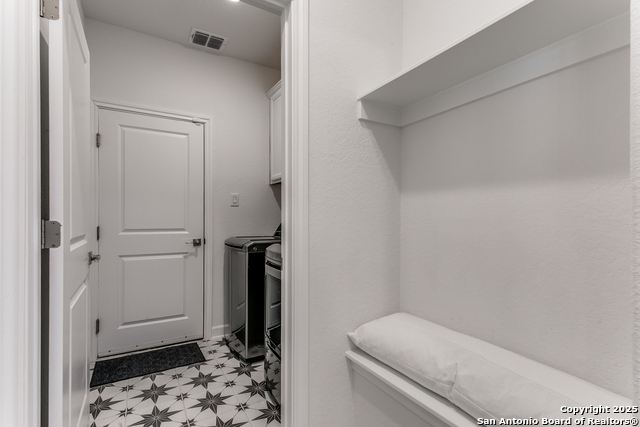 Listing photo id 18 for 3206 Nancy Fall