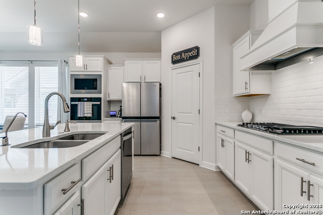 Listing photo id 4 for 3206 Nancy Fall