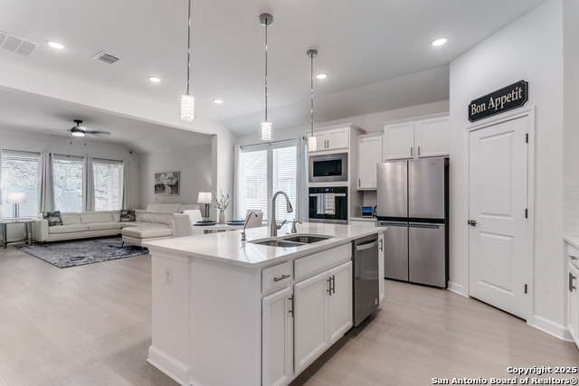 Listing photo id 5 for 3206 Nancy Fall