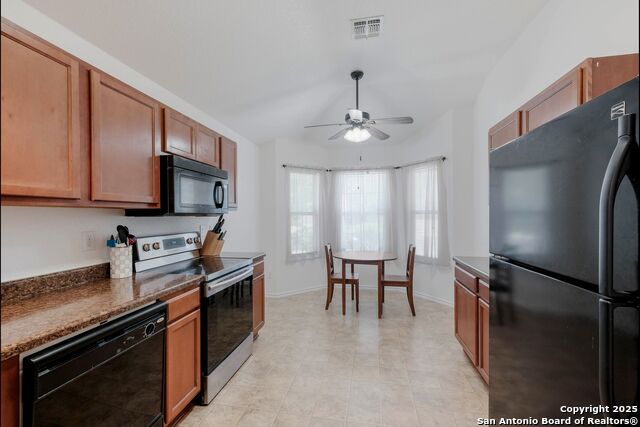 Listing photo id 10 for 5517 Saffron Way
