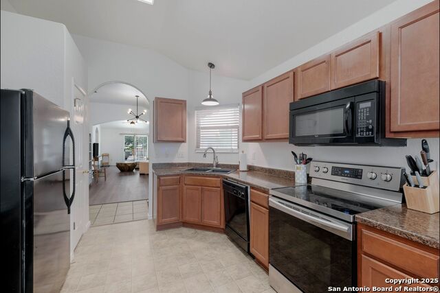 Listing photo id 11 for 5517 Saffron Way