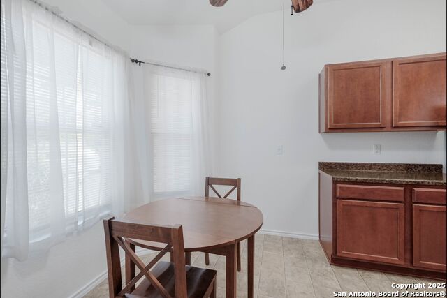 Listing photo id 14 for 5517 Saffron Way