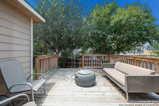 Listing photo id 25 for 5517 Saffron Way