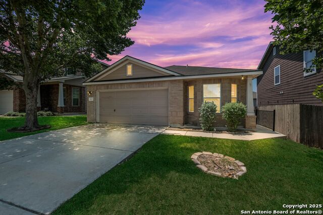 Listing photo id 1 for 5517 Saffron Way