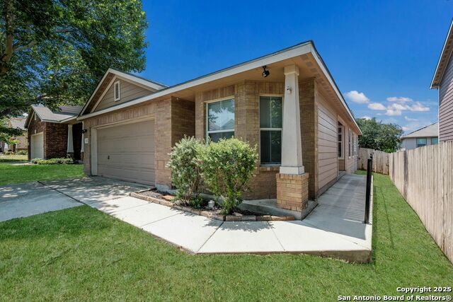 Listing photo id 2 for 5517 Saffron Way
